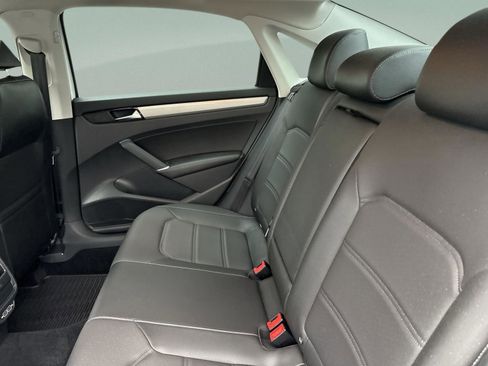 Used 2021 Volkswagen Passat 2.0T SE image 18