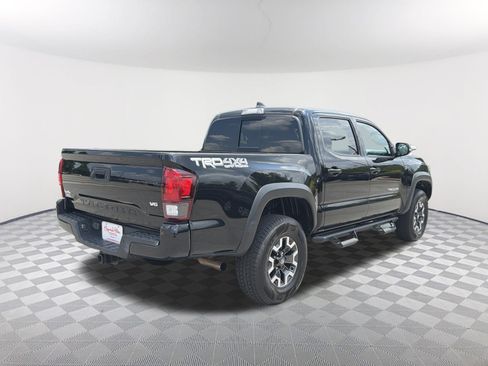 Used 2019 Toyota Tacoma TRD Off-Road AWD/4WD image 17