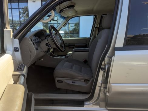 Used 2003 Ford Explorer Sport Trac XLT image 12