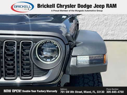 Used 2025 Jeep Wrangler Unlimited Rubicon AWD/4WD image 10
