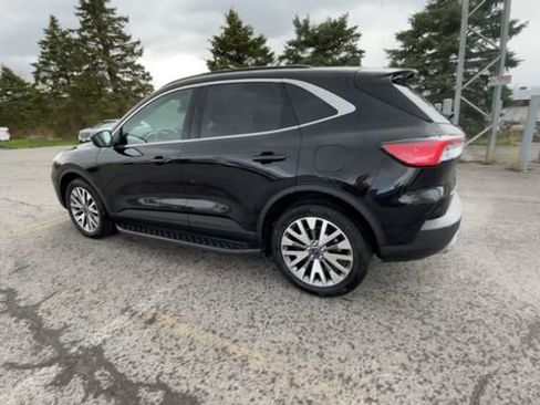 Certified 2022 Ford Escape Titanium w/ Class II Trailer Tow Package image 7