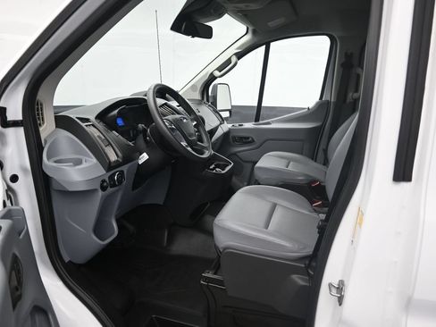 Used 2018 Ford Transit 150 130 Low Roof RWD image 9