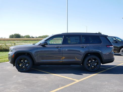 New 2025 Jeep Grand Cherokee L Altitude image 3