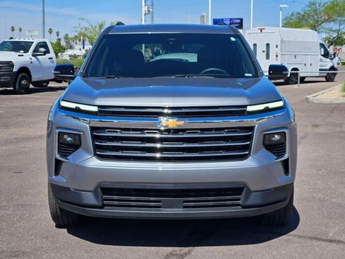 Used 2025 Chevrolet Traverse LT w/ Driver Confidence Package image 2