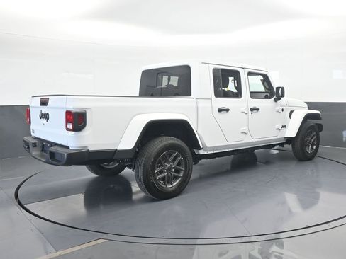 Used 2025 Jeep Gladiator Sport image 6