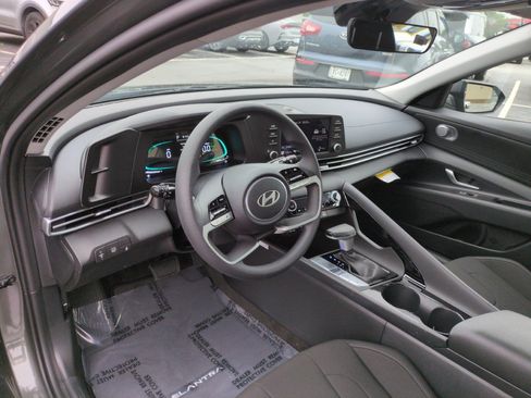 New 2026 Hyundai Elantra Hybrid FWD image 18