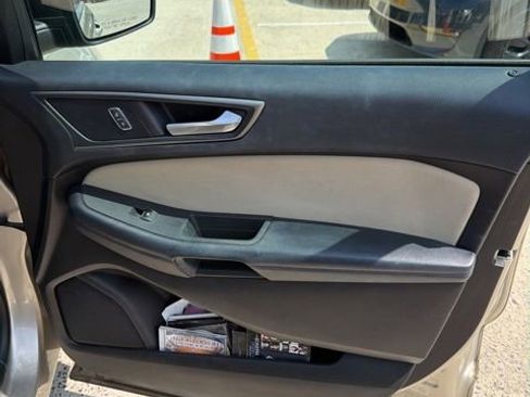 Used 2017 Ford Edge SE FWD image 25