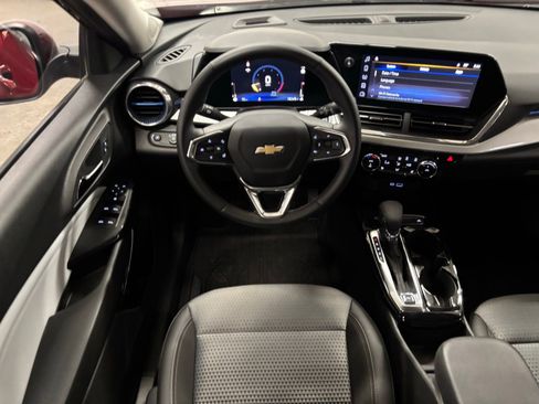 Used 2025 Chevrolet Trax LT w/ Driver Confidence Package FWD image 11