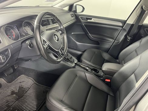 Used 2016 Volkswagen Golf S image 9
