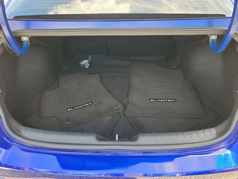 Used 2023 Hyundai Elantra Limited FWD image 8