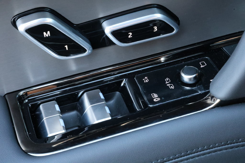 New 2027 Land Rover Range Rover Sport SE AWD/4WD image 17