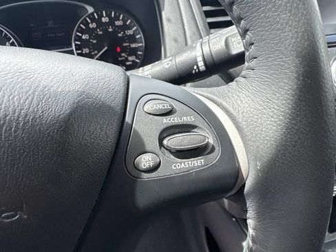Used 2018 Nissan Pathfinder SV FWD image 23