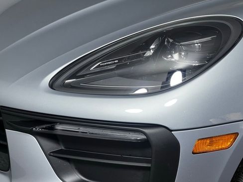 Certified 2025 Porsche Macan image 11