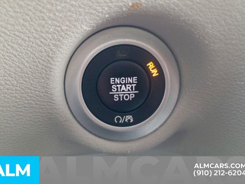 Used 2022 Chrysler Voyager LX image 23