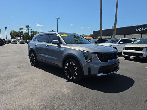 Used 2024 Kia Sorento SX image 16