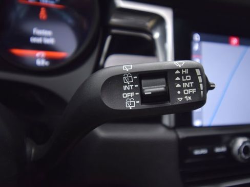 Used 2021 Porsche Macan image 38