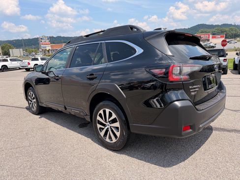 Used 2024 Subaru Outback Premium AWD/4WD image 4