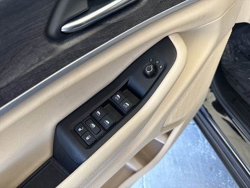 Used 2025 Jeep Grand Cherokee Limited w/ Luxury Tech Group II image 15