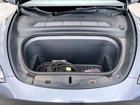Used 2022 Tesla Model Y Performance AWD/4WD image 9