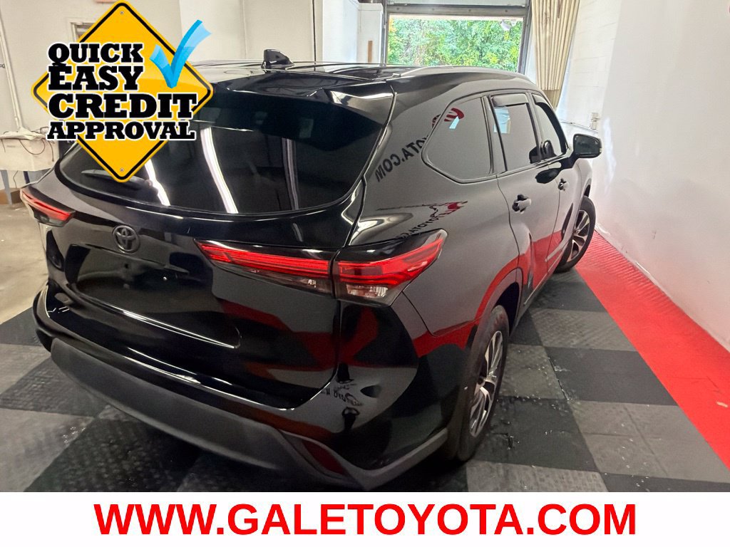 Used 2021 Toyota Highlander XLE AWD/4WD image 11