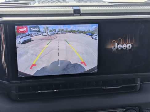 Used 2024 Jeep Wrangler Unlimited Sahara w/ Technology Group AWD/4WD image 20