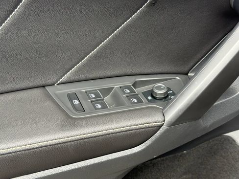 Certified 2023 Volkswagen Tiguan SE FWD image 30