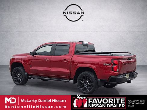 Used 2025 Chevrolet Colorado Z71 w/ Technology Package AWD/4WD image 4