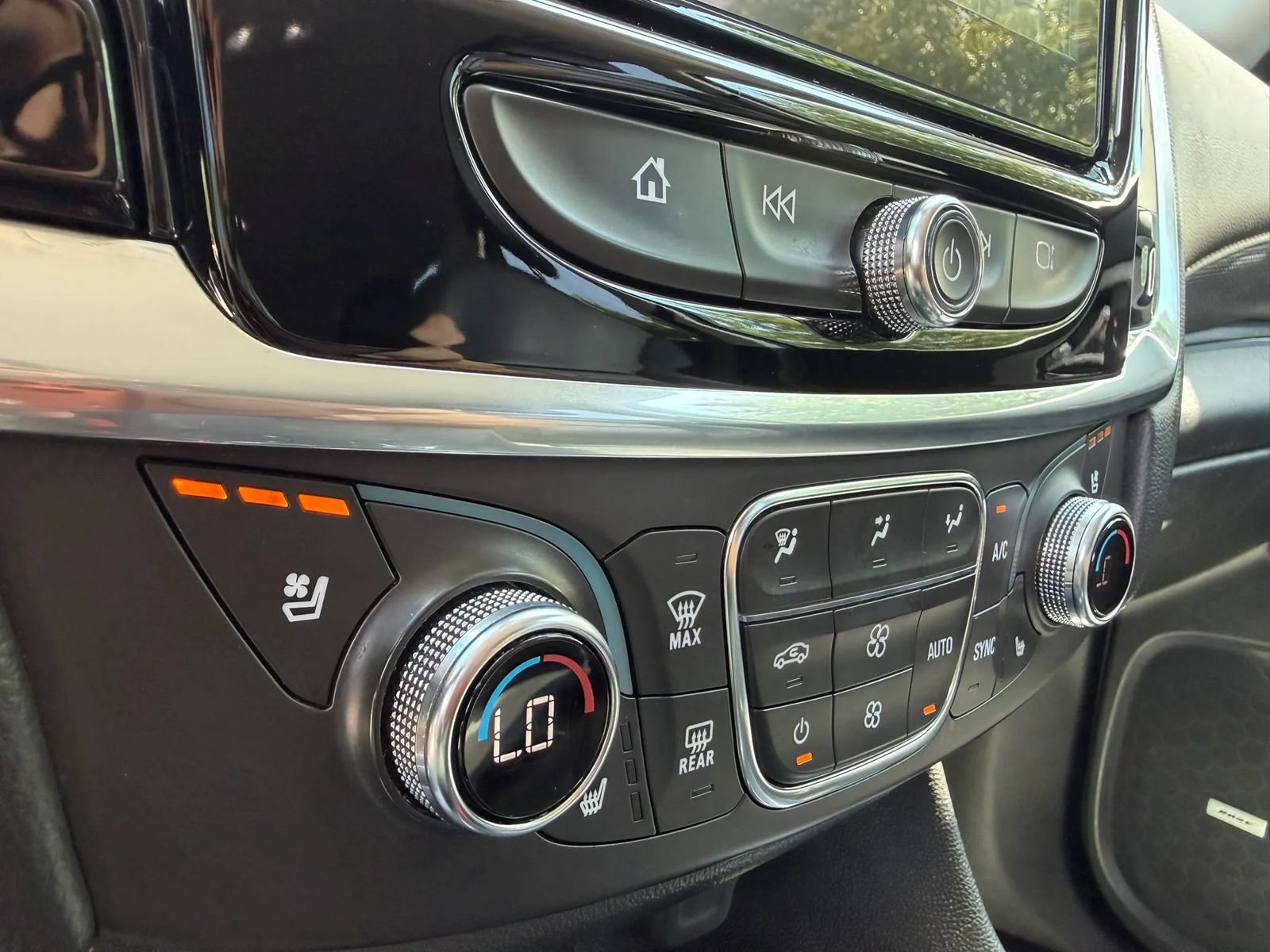 Used 2019 Chevrolet Traverse Premier AWD/4WD image 19
