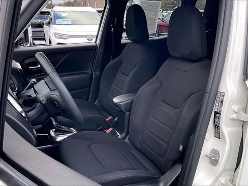 Used 2022 Jeep Renegade Latitude image 9