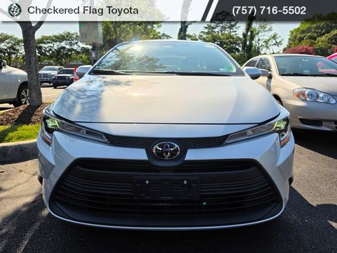 Used 2024 Toyota Corolla LE FWD image 2