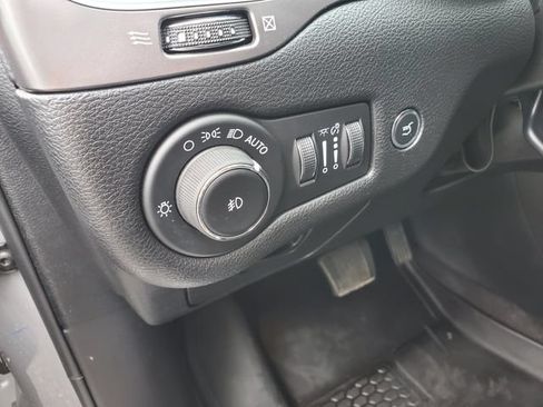 Used 2021 Jeep Cherokee Limited AWD/4WD image 21