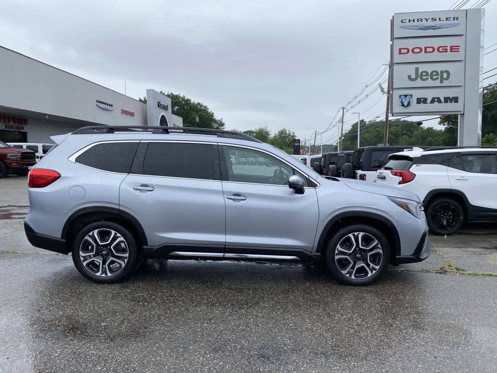 Used 2023 Subaru Ascent Limited w/ Technology Package AWD/4WD image 2