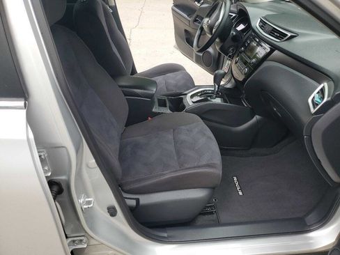 Used 2015 Nissan Rogue S image 29