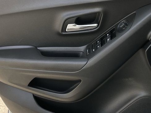 Used 2021 Chevrolet Trax LS w/ Tint and Cruise Package image 19