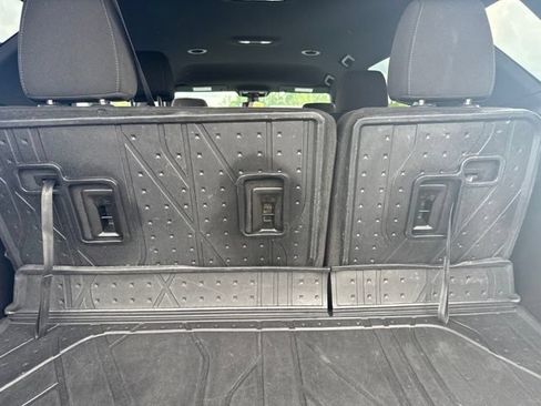 Used 2022 Chevrolet Traverse LT w/ LPO, Floor Liner Package AWD/4WD image 44