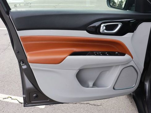 Used 2023 Jeep Compass Limited image 9