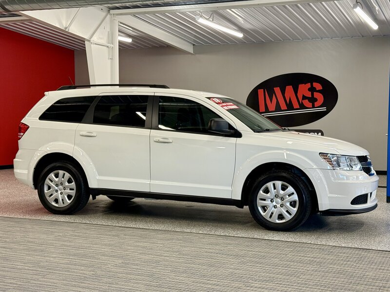 Used 2018 Dodge Journey SE FWD image 1