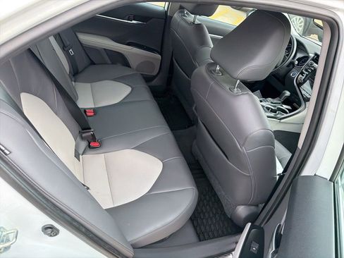 Used 2020 Toyota Camry XLE FWD image 18