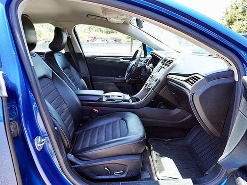 Used 2017 Ford Fusion SE w/ Equipment Group 201A AWD/4WD image 11