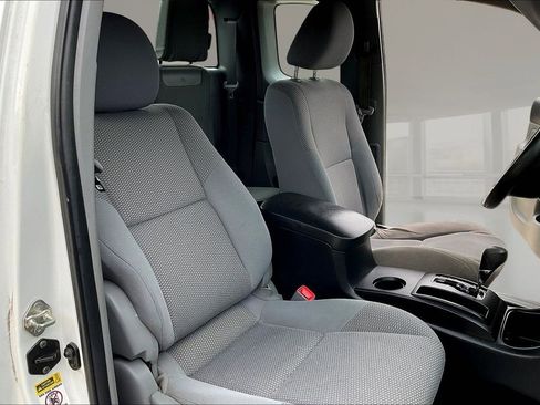 Used 2015 Toyota Tacoma 2WD Access Cab image 29