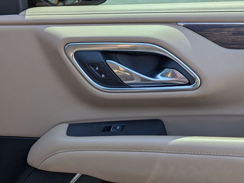 Used 2024 Chevrolet Suburban Premier w/ Premium Package AWD/4WD image 37