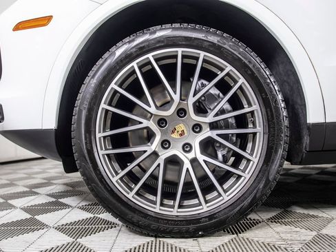 Used 2023 Porsche Cayenne Coupe AWD/4WD image 37