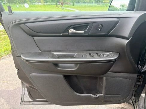 Used 2016 Chevrolet Traverse LT w/ Style and Technology Package FWD image 23