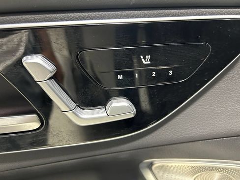 Used 2025 Mercedes-Benz GLC 300 4MATIC image 13