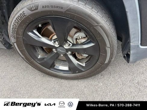 Used 2016 Jeep Cherokee Latitude FWD image 5