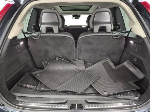 Used 2022 Volvo XC90 T5 Momentum w/ Climate Package image 9