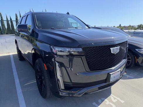 Used 2023 Cadillac Escalade Sport w/ LPO, ONYX Package AWD/4WD image 3
