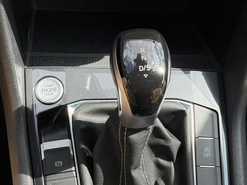 Used 2024 Volkswagen Tiguan SE R-Line AWD/4WD image 16