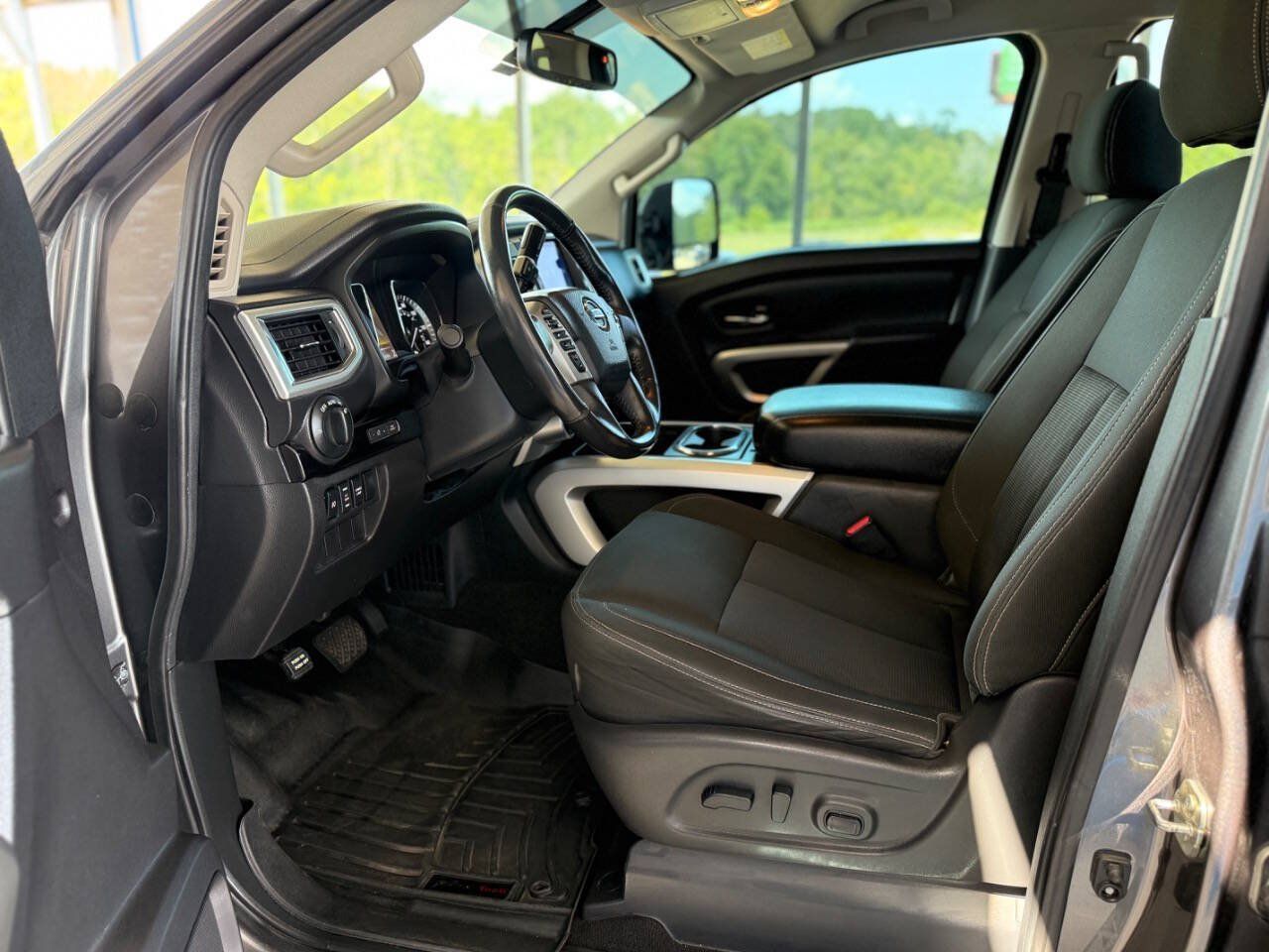 Used 2017 Nissan Titan SV AWD/4WD image 21