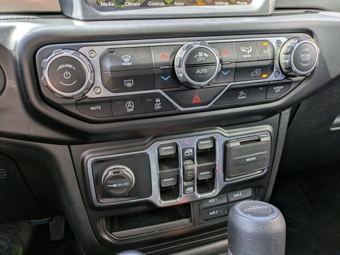 Used 2021 Jeep Gladiator Sport AWD/4WD image 20